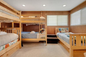 The perfect cabin to share with your family and friends, Sleeps up to 11 Home 36 home